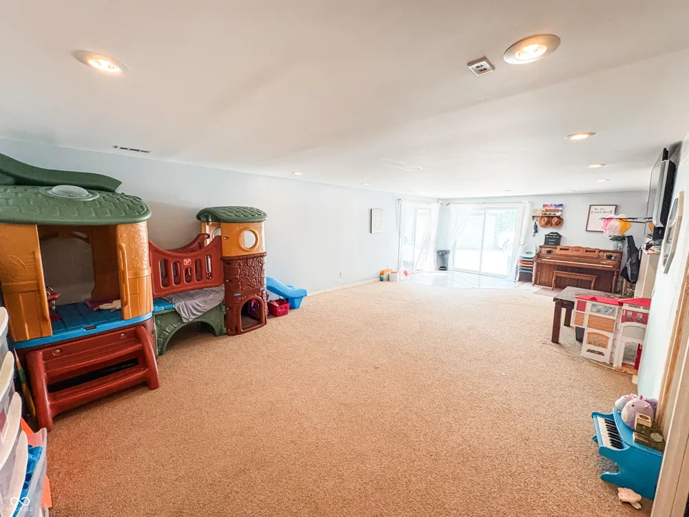 20900 Ferngrove Court Lawrenceburg, IN 47025