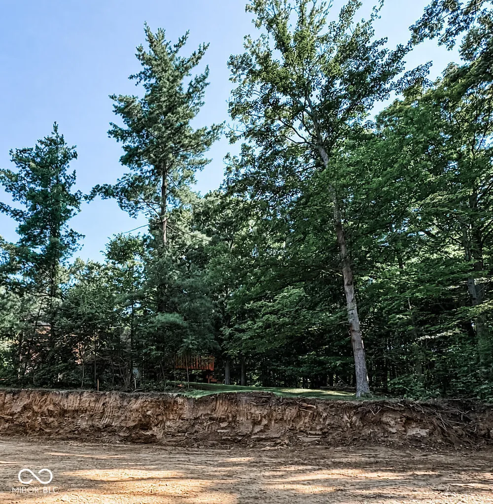 20900 Ferngrove Court Lawrenceburg, IN 47025