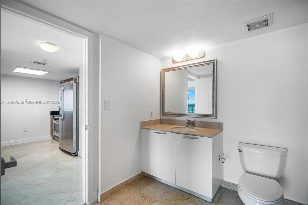 1800 Bayshore Dr #2410 Miami, FL 33132