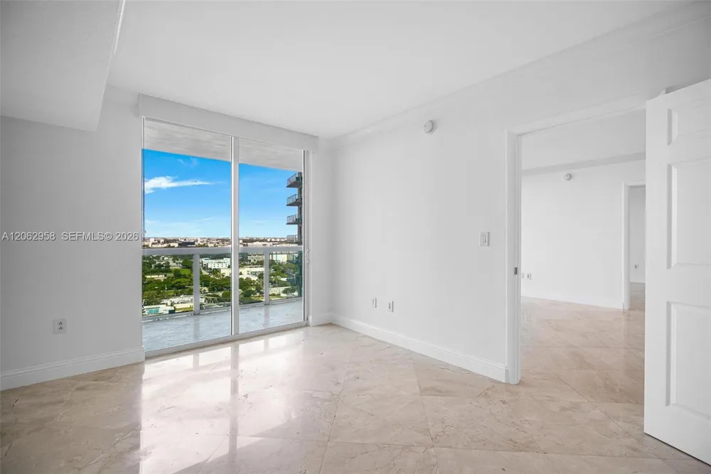 1800 Bayshore Dr #2410 Miami, FL 33132