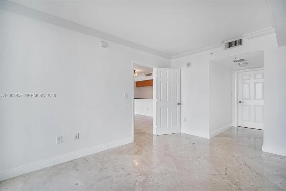 1800 Bayshore Dr #2410 Miami, FL 33132