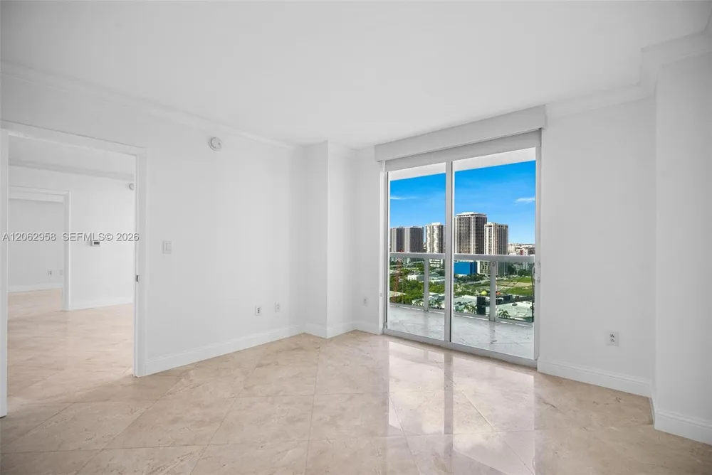 1800 Bayshore Dr #2410 Miami, FL 33132