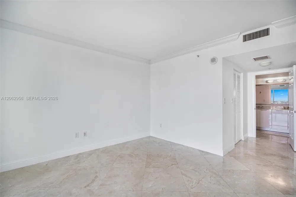1800 Bayshore Dr #2410 Miami, FL 33132