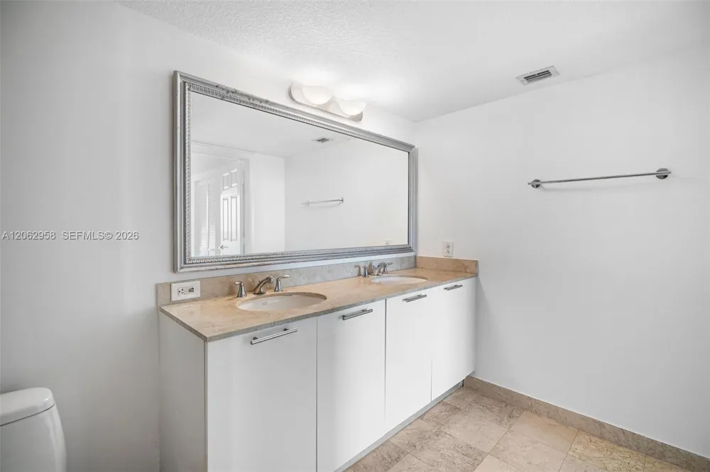 1800 Bayshore Dr #2410 Miami, FL 33132