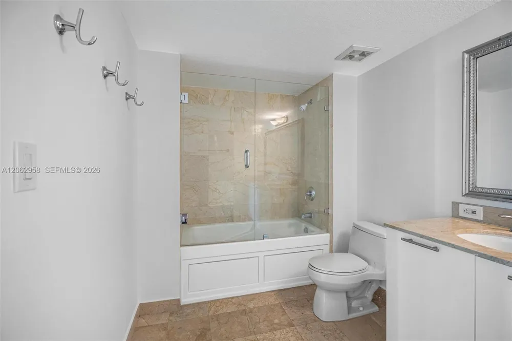 1800 Bayshore Dr #2410 Miami, FL 33132