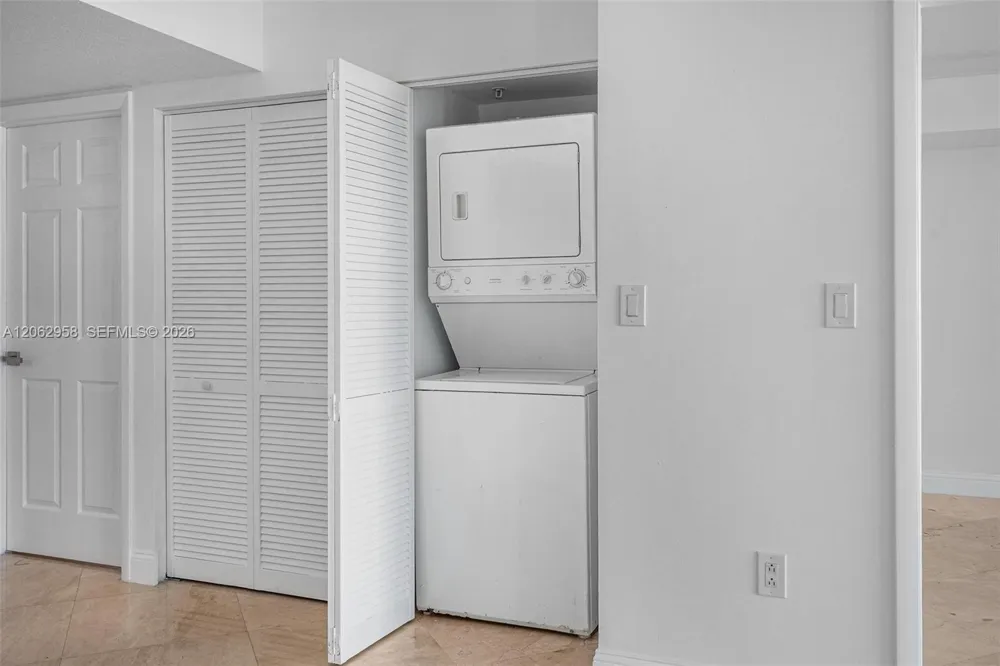1800 Bayshore Dr #2410 Miami, FL 33132