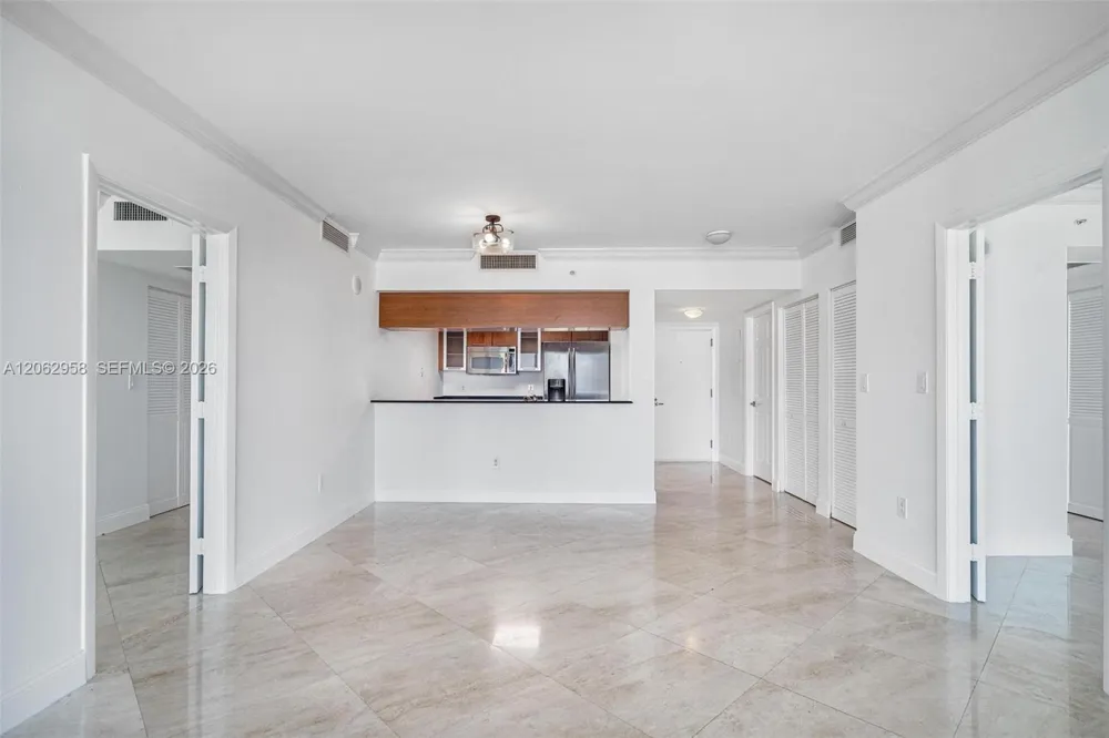 1800 Bayshore Dr #2410 Miami, FL 33132