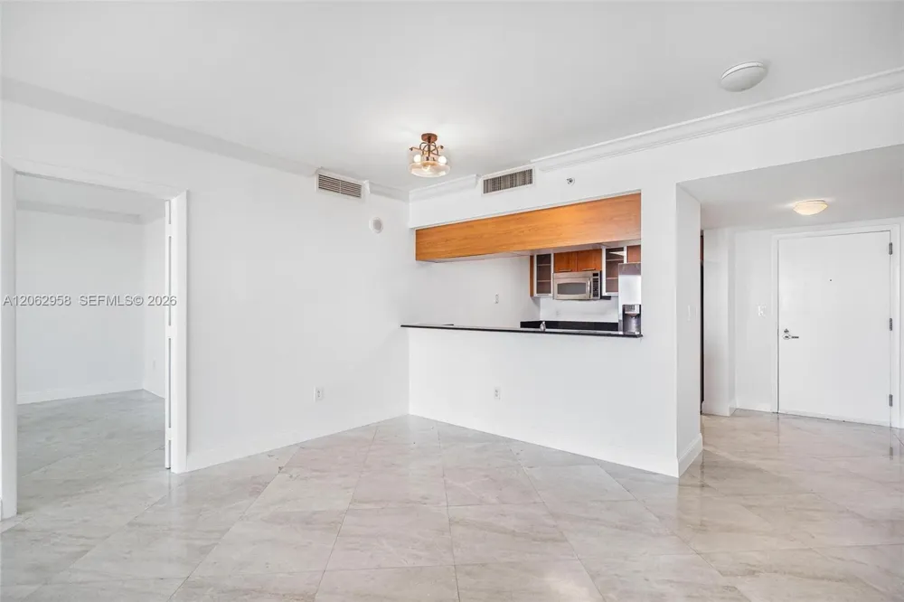 1800 Bayshore Dr #2410 Miami, FL 33132