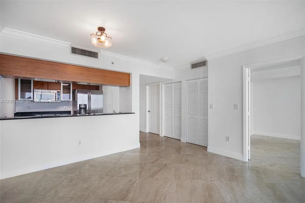 1800 Bayshore Dr #2410 Miami, FL 33132