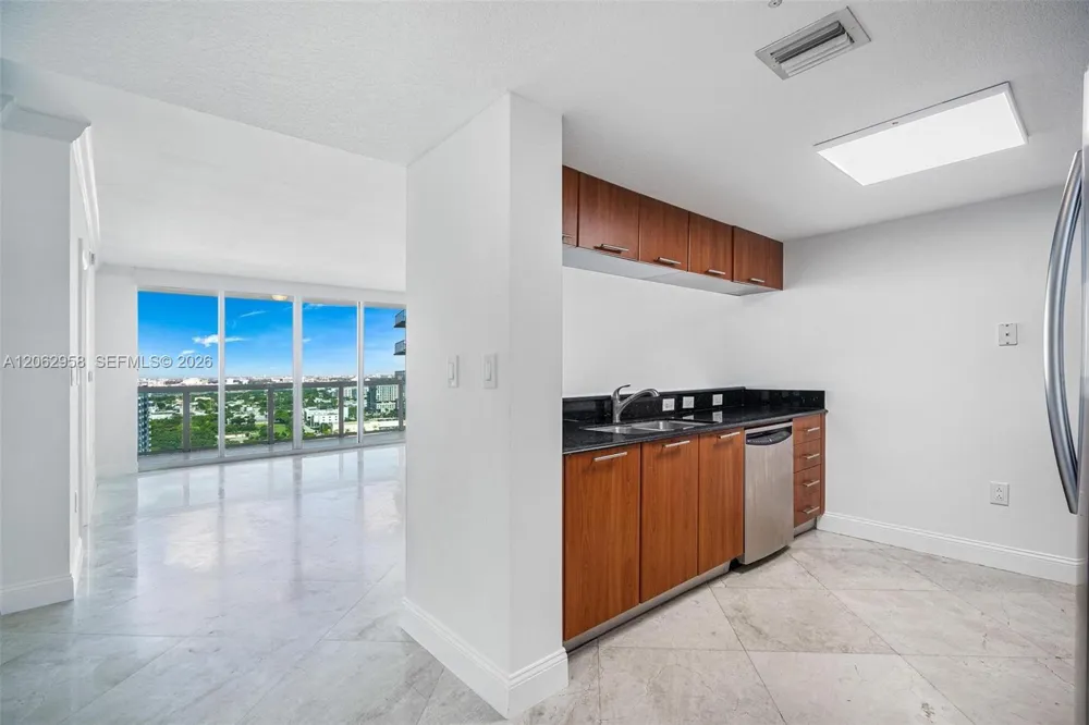 1800 Bayshore Dr #2410 Miami, FL 33132