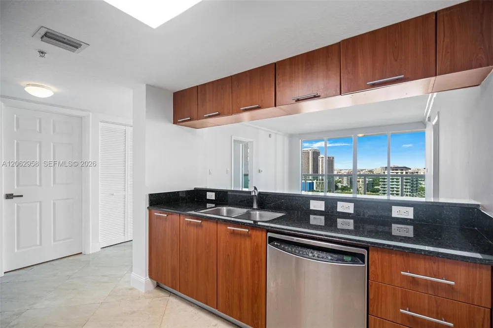 1800 Bayshore Dr #2410 Miami, FL 33132