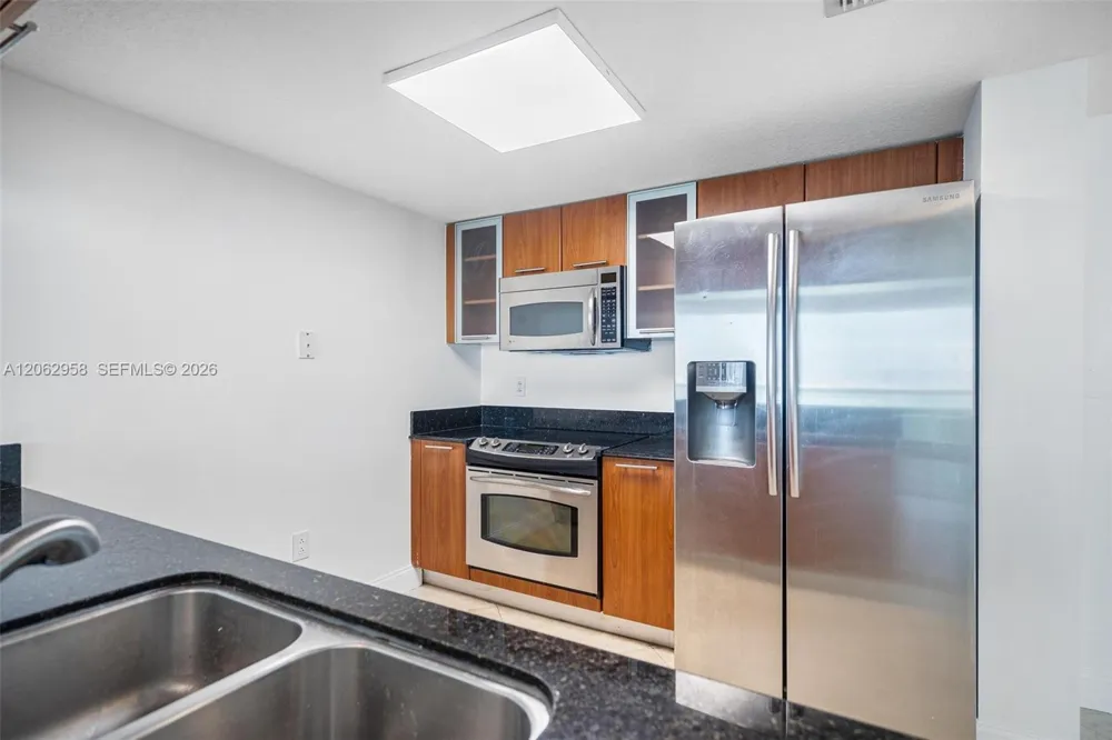 1800 Bayshore Dr #2410 Miami, FL 33132