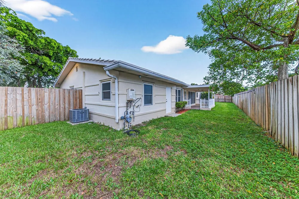 2750 SE 3rd Street Pompano Beach, FL 33062