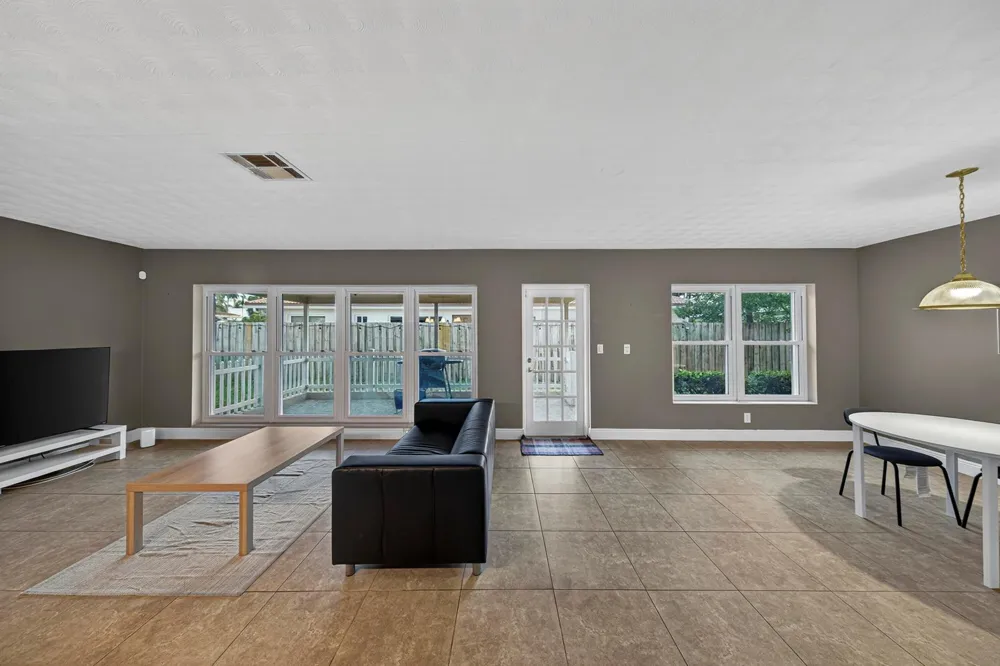 2750 SE 3rd Street Pompano Beach, FL 33062