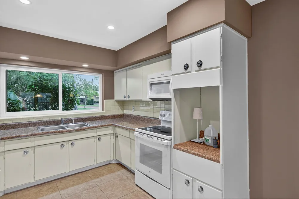 2750 SE 3rd Street Pompano Beach, FL 33062