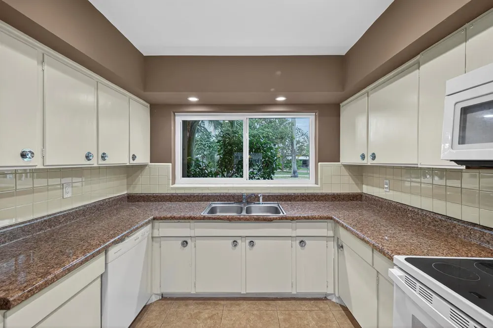 2750 SE 3rd Street Pompano Beach, FL 33062