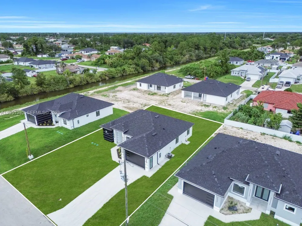 3618 6th ST SW Lehigh Acres, FL 33976