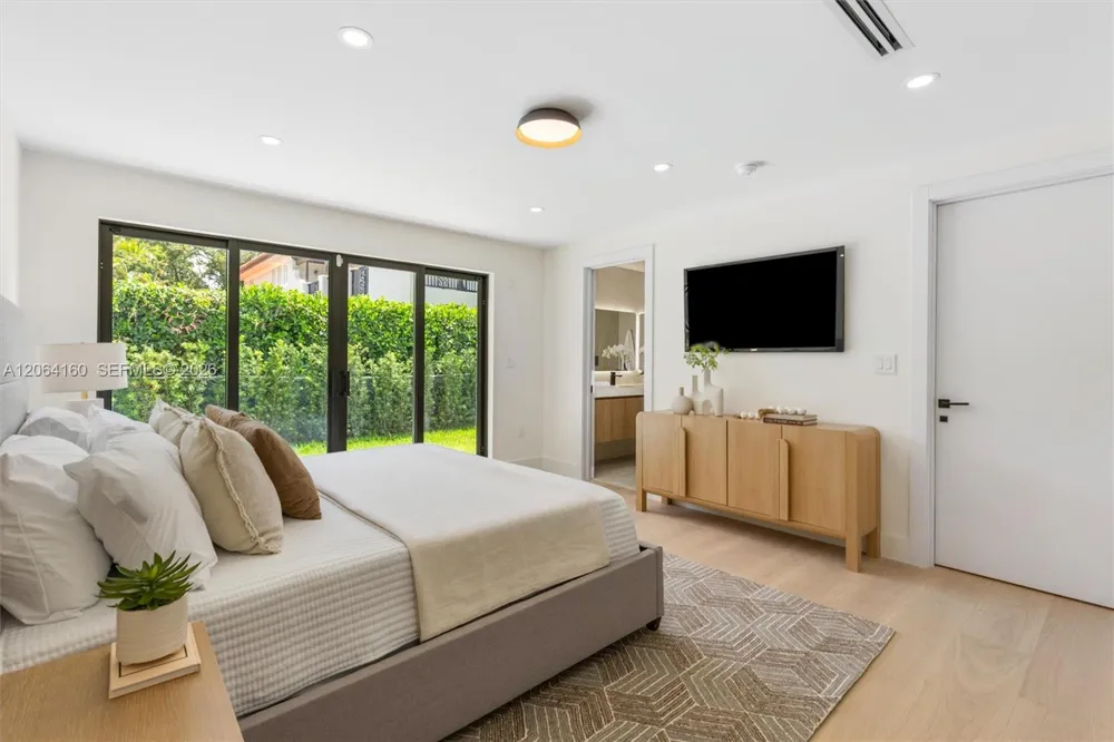 118 Sarto Ave Coral Gables, FL 33134