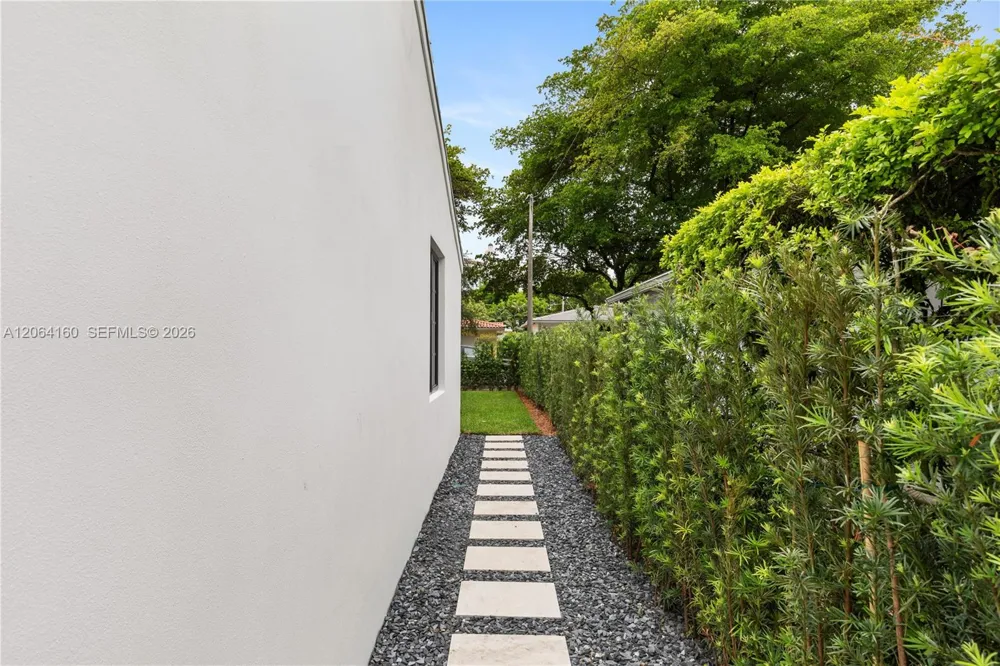 118 Sarto Ave Coral Gables, FL 33134