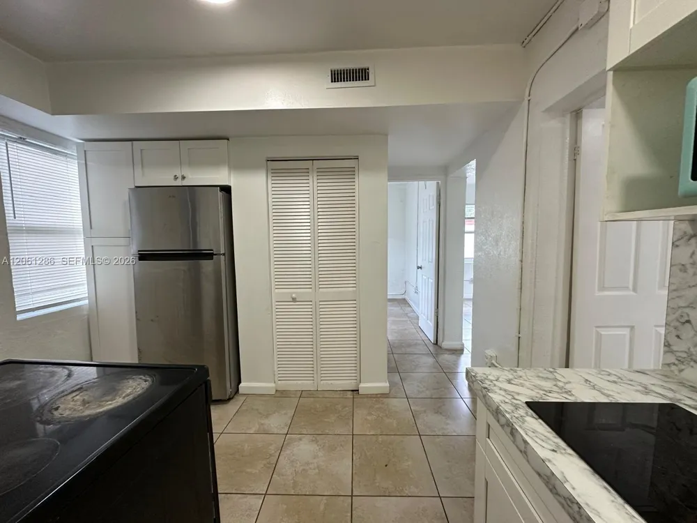 728 SW 6th St #2 Dania Beach, FL 33004