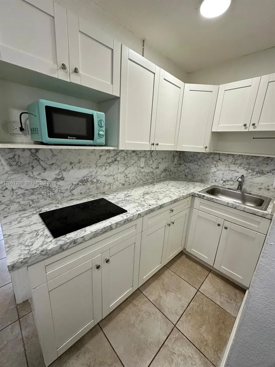 728 SW 6th St #2 Dania Beach, FL 33004