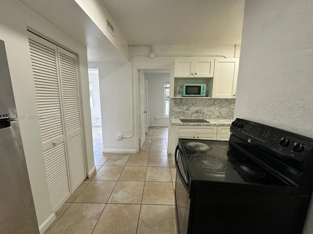 728 SW 6th St #2 Dania Beach, FL 33004