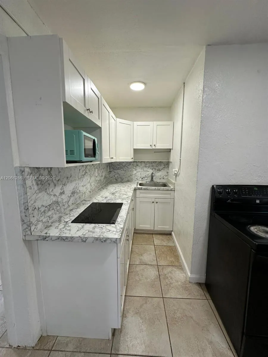 728 SW 6th St #2 Dania Beach, FL 33004