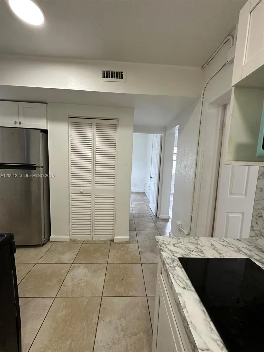 728 SW 6th St #2 Dania Beach, FL 33004