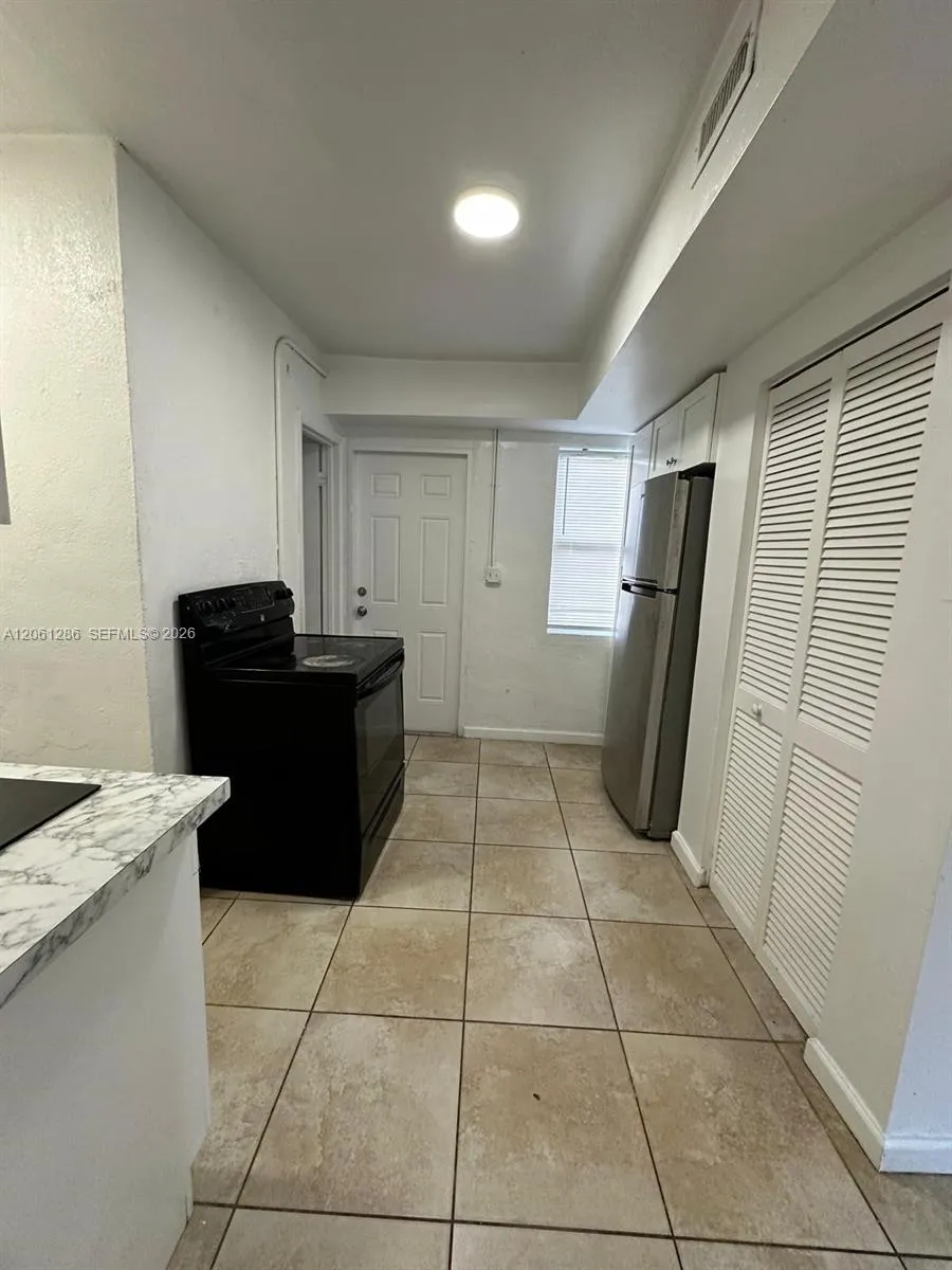 728 SW 6th St #2 Dania Beach, FL 33004