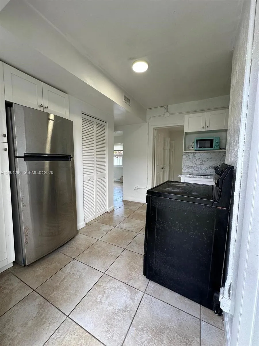 728 SW 6th St #2 Dania Beach, FL 33004