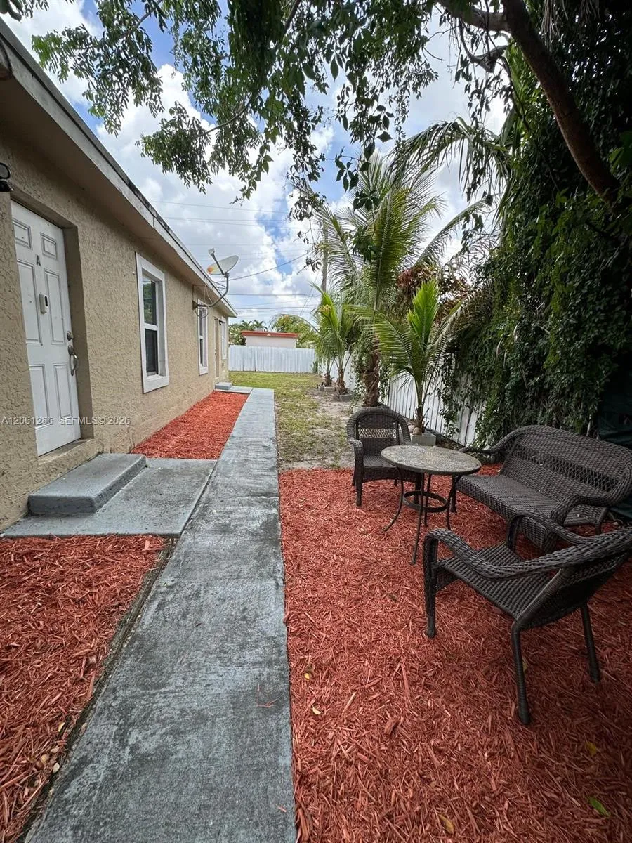 728 SW 6th St #2 Dania Beach, FL 33004