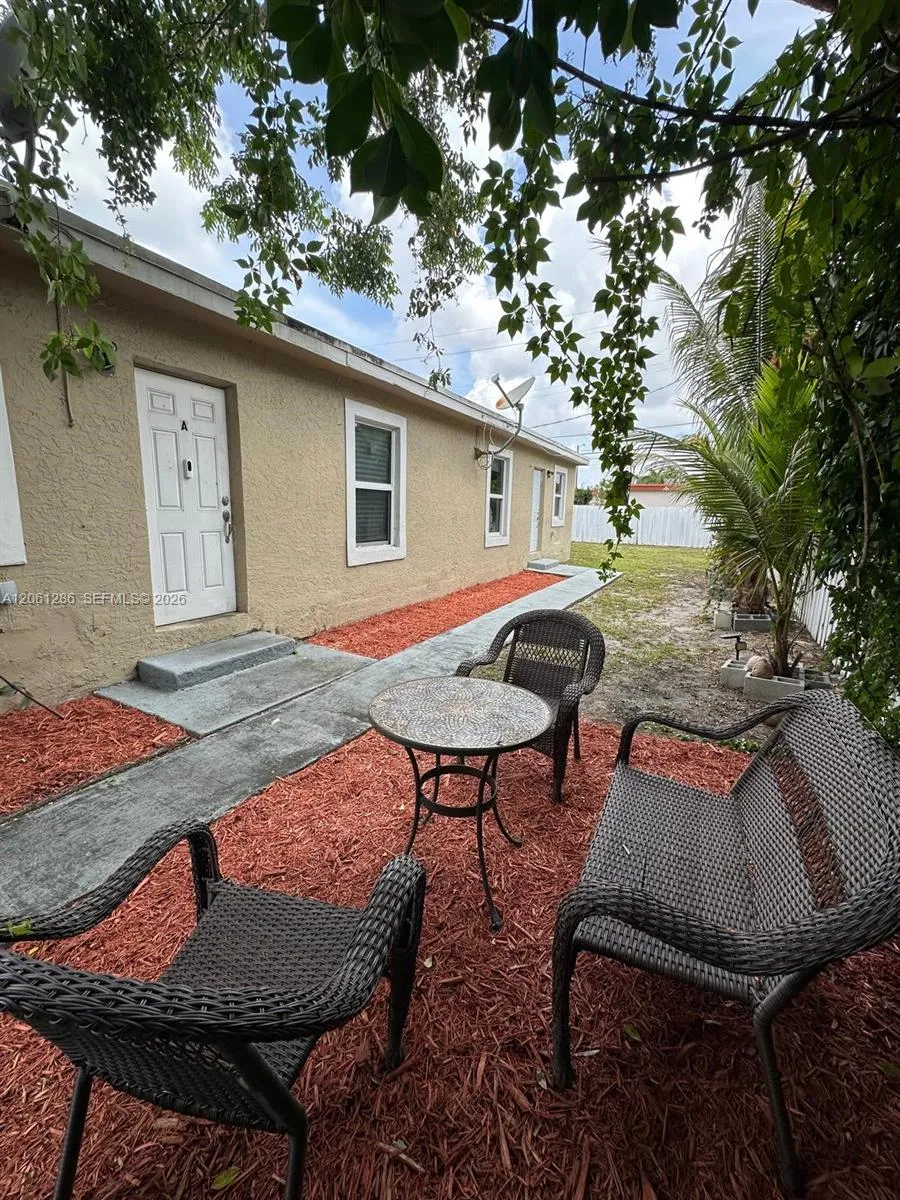 728 SW 6th St #2 Dania Beach, FL 33004