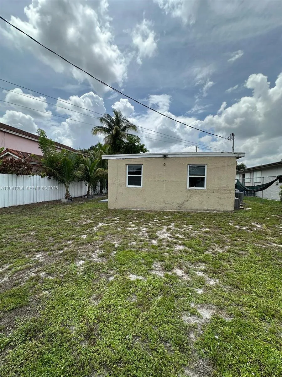 728 SW 6th St #2 Dania Beach, FL 33004