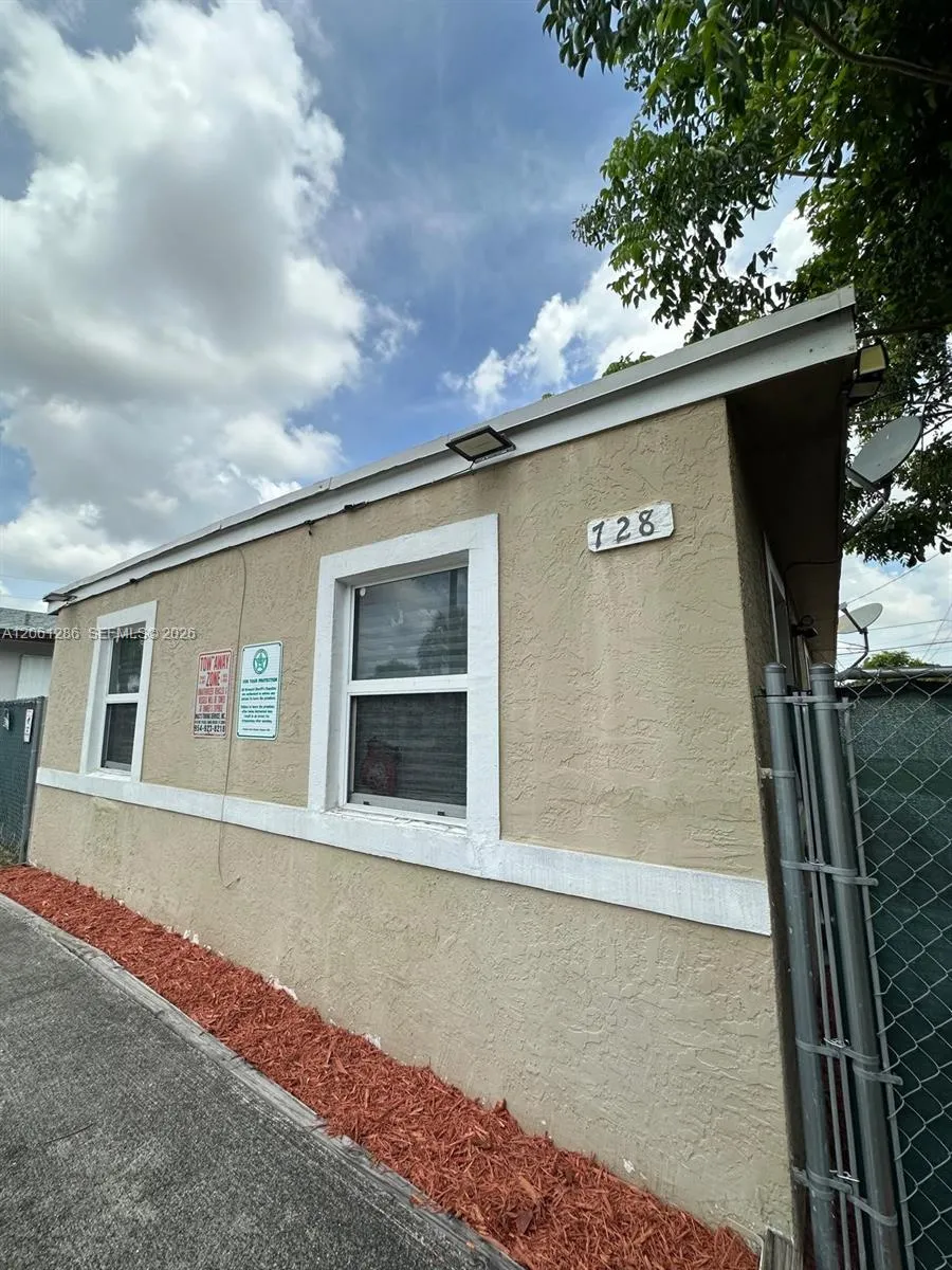 728 SW 6th St #2 Dania Beach, FL 33004