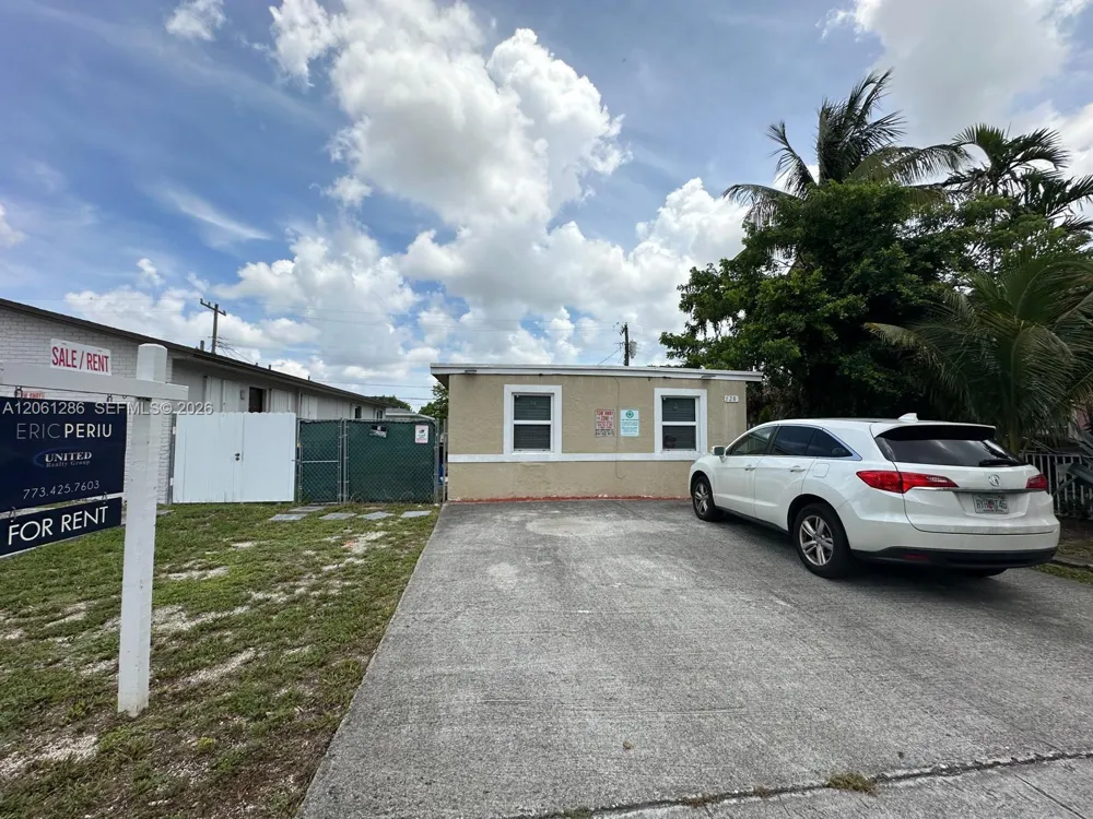 728 SW 6th St #2 Dania Beach, FL 33004