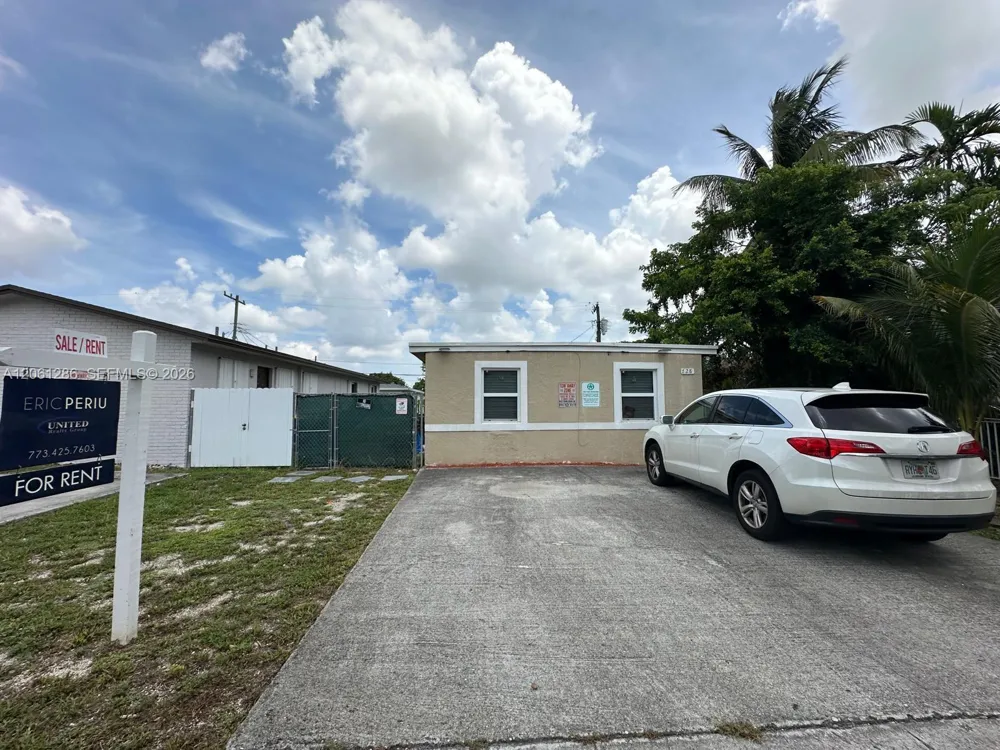 728 SW 6th St #2 Dania Beach, FL 33004