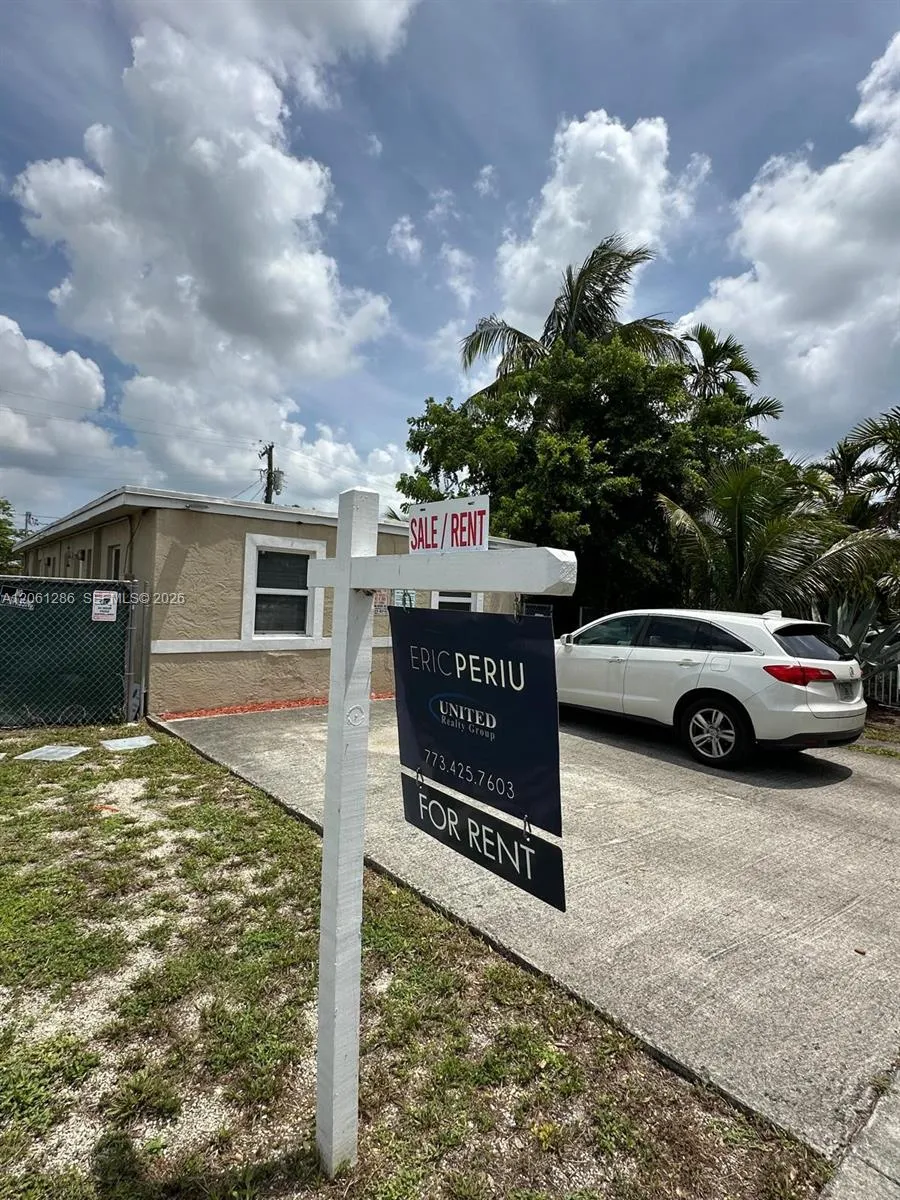 728 SW 6th St #2 Dania Beach, FL 33004