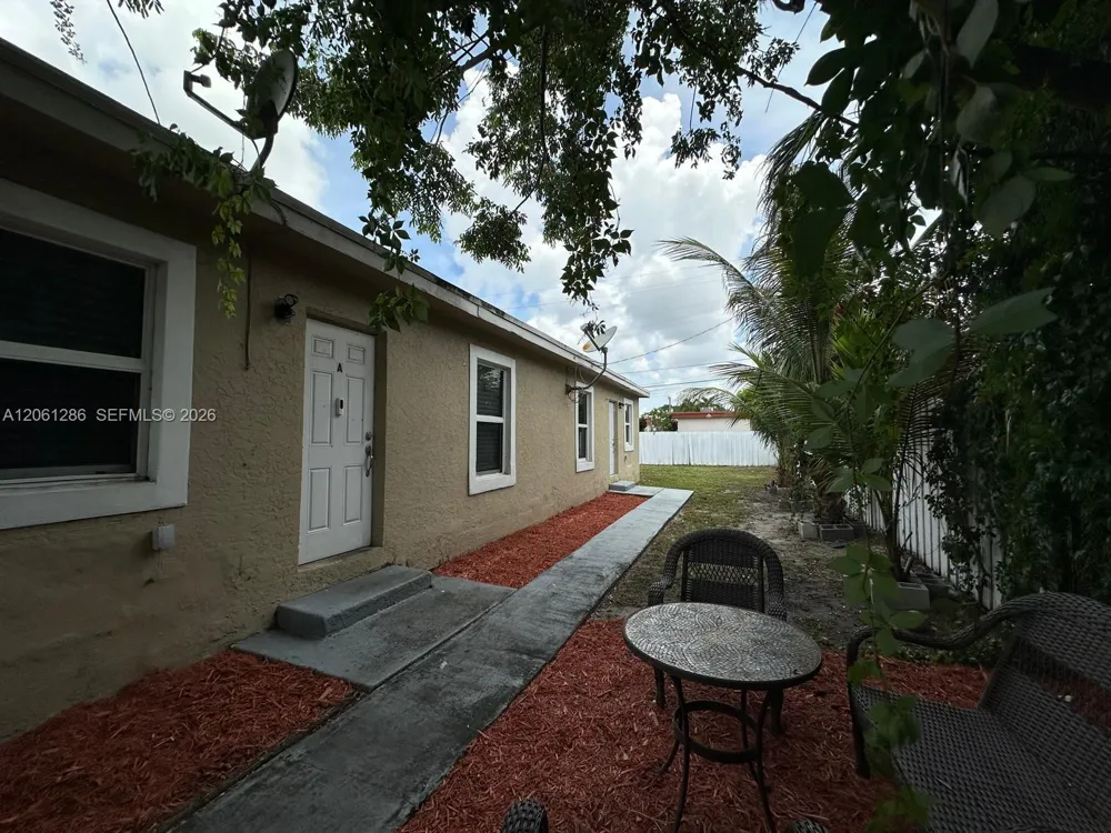 728 SW 6th St #2 Dania Beach, FL 33004