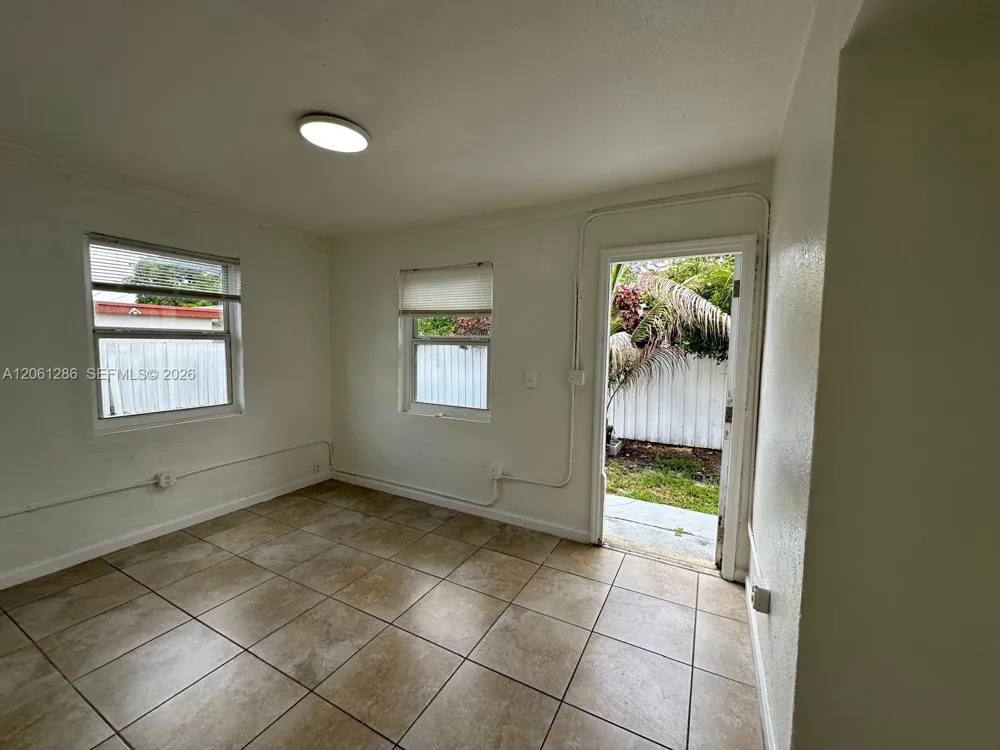 728 SW 6th St #2 Dania Beach, FL 33004