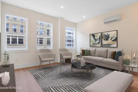 527 Bangs Avenue #201