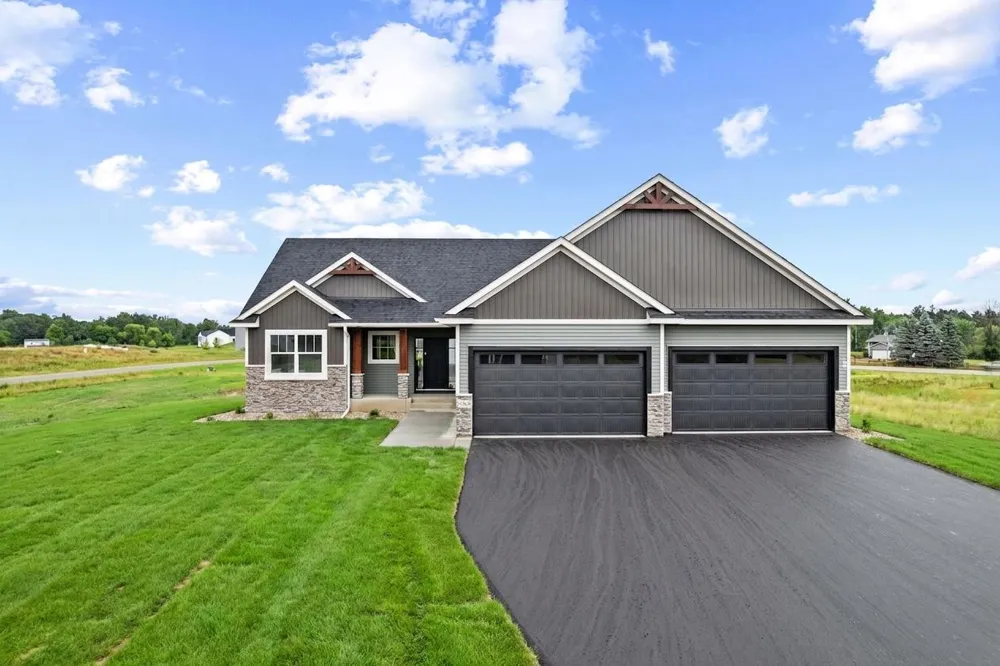 20615 Redwood Street NW Oak Grove, MN 55011