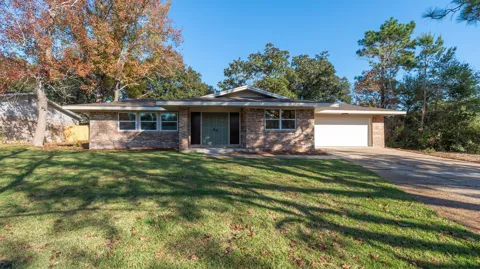 1 NE Stafford Circle
