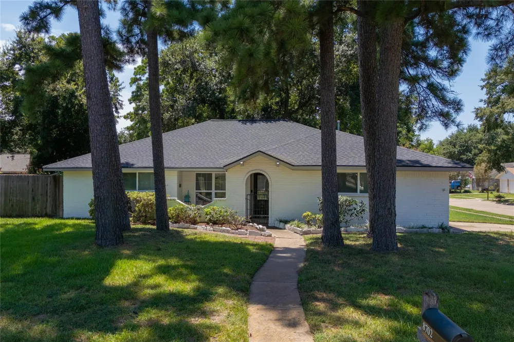 8702 Landwood Drive Houston, TX 77040