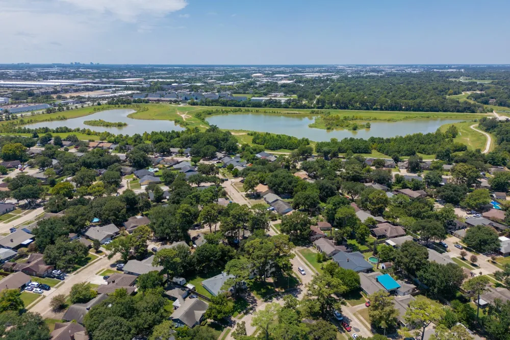 8702 Landwood Drive Houston, TX 77040