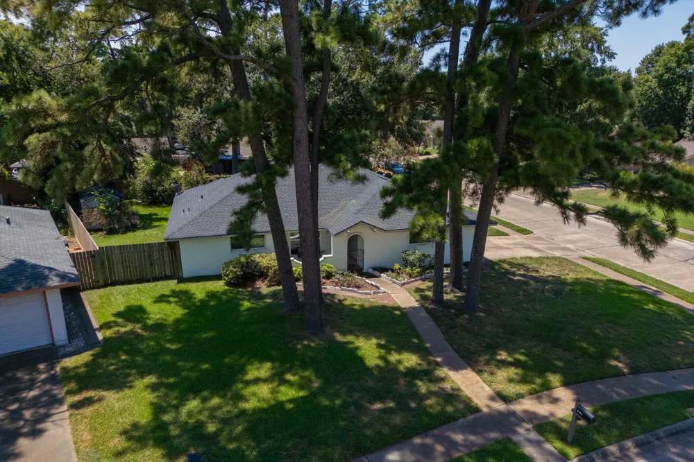 8702 Landwood Drive Houston, TX 77040