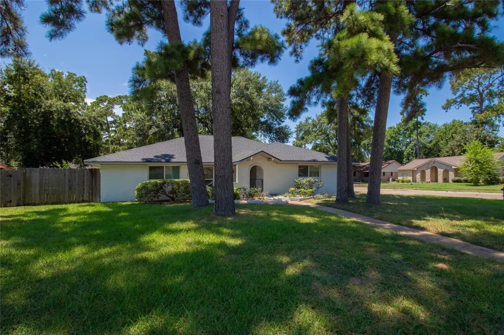 8702 Landwood Drive Houston, TX 77040