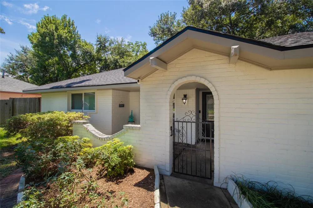8702 Landwood Drive Houston, TX 77040