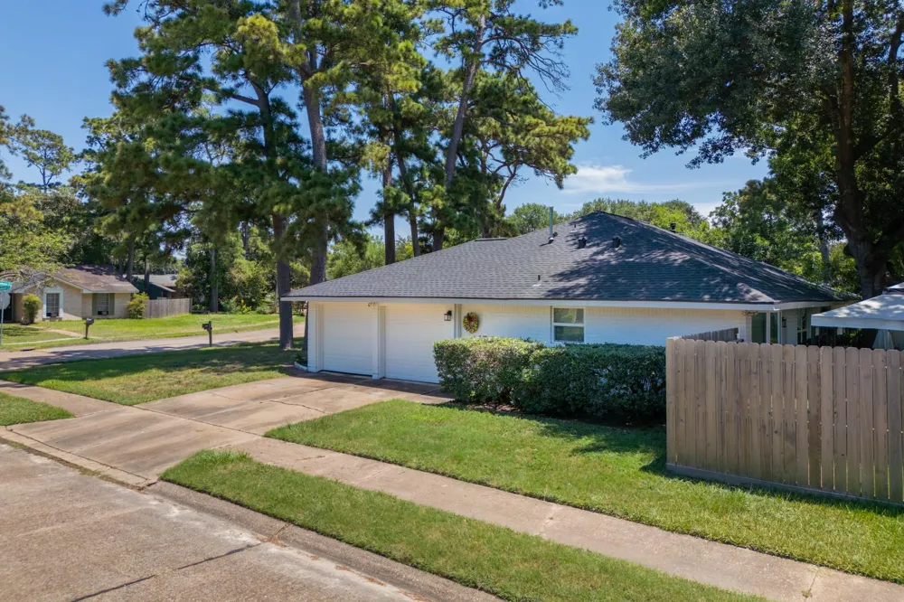8702 Landwood Drive Houston, TX 77040