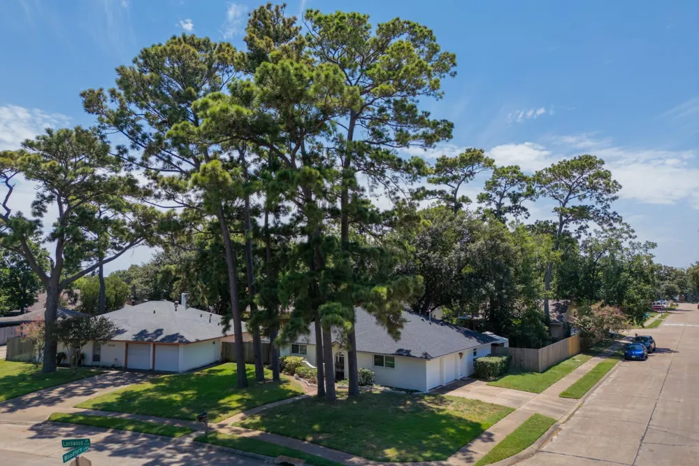 8702 Landwood Drive Houston, TX 77040