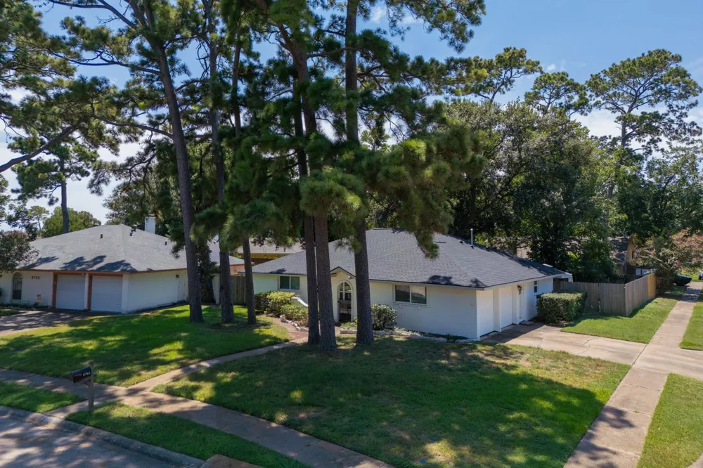 8702 Landwood Drive Houston, TX 77040